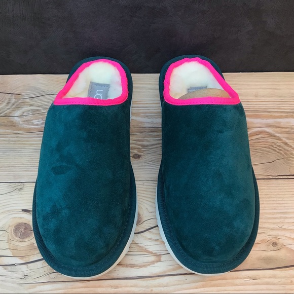 UGG Classic Slip On - Picture 8 of 16